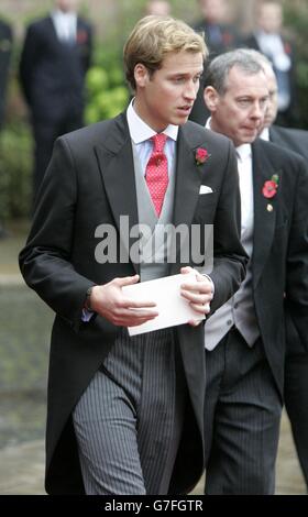 Il principe William arriva al matrimonio di Lady Tamara Grosvenor con Edward van Cutsem alla Cattedrale di Chester. Il principe William fungerà da usciere al sontuoso servizio che ha visto la partecipazione di 650 ospiti, tra cui la Regina e il Duca di Edimburgo. Il matrimonio riunisce due delle famiglie più ricche della Gran Bretagna. Lady Tamara Grosvenor, 24 anni, è la figlia maggiore del duca di Westminster, l'uomo più ricco della Gran Bretagna, le cui proprietà terriera, comprese le fasce di Mayfair e Belgravia, gli danno una fortuna personale stimata a 4 miliardi. Foto Stock