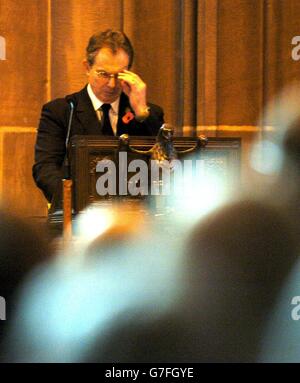 Il primo Ministro britannico Tony Blair alla Cattedrale Anglicana di Liverpool, durante il servizio commemorativo per l'omicidio dell'ostaggio britannico Ken Bigley. Foto Stock