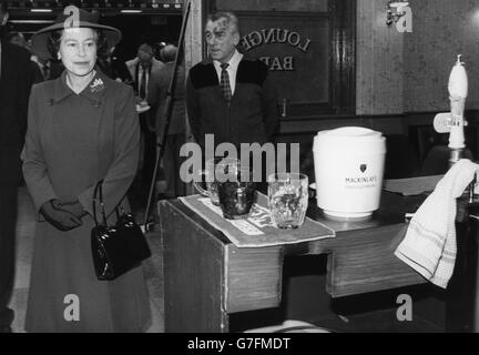 Royalty - Queen Elizabeth II - BBC Pebble Mill Studios, Birmingham Foto Stock