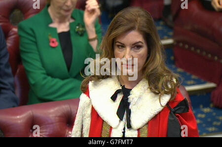 Karren Brady a prendere sede in signori Foto Stock