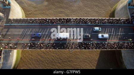 Il vetro piano svelato al Tower Bridge Foto Stock