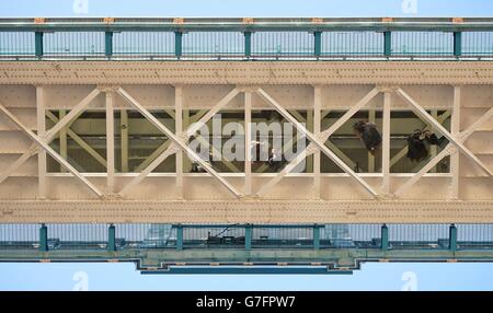 Il vetro piano svelato al Tower Bridge Foto Stock