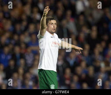 Hibernian Lewis Stevenson durante la partita di campionato scozzese all'Ibrox Stadium di Glasgow. Foto Stock