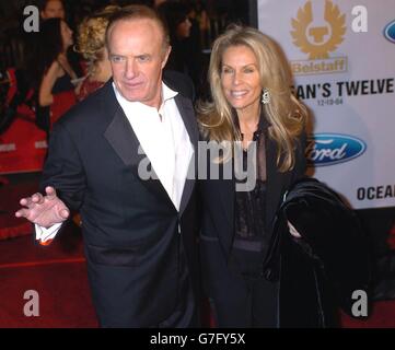 James Caan arriva per la prima di Ocean's Twelve al Grauman's Chinese Theatre di Hollywood, California. Foto Stock