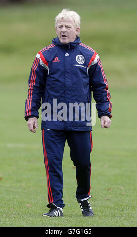 Calcio - International friendly - Scozia / Inghilterra - Scotland Training and Press Conference - Mar Hall. Il manager scozzese Gordon Strachan durante una sessione di formazione al Mar Hall, vicino Glasgow. Foto Stock