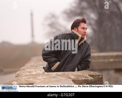 Heinz-Harald Frentzen a casa. Heinz-Harald Frentzen in casa a Oxfordshire Foto Stock