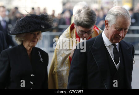 Il Principe di Galles e la Duchessa di Cornovaglia partecipano al Servizio del Ringraziamento per la vita e il lavoro di Lady Soames all'Abbazia di Westminster, Londra. Foto Stock