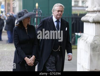 Rosita, Duchessa di Marlborough e il Duca di Marlborough , Jamie Blandford, partecipa a un servizio di hanksgiving per la vita e il lavoro di Lady Soames presso l'Abbazia di Westminster, Londra. Foto Stock