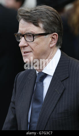 Lord Peter Mandelson lascia un servizio di ringraziamento per la vita e il lavoro di Lady Soames all'Abbazia di Westminster, Londra. Foto Stock