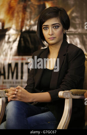 Shamitabh Fotocall - Londra. Akshara Haasan partecipa a una conferenza stampa per il suo nuovo film Shamitabh al St James Court Hotel di Londra. Foto Stock