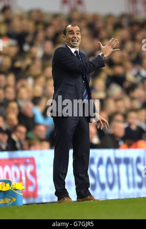 Calcio - Barclays Premier League - Tottenham Hotspur v Everton - White Hart Lane. Il manager di Everton Roberto Martinez Foto Stock