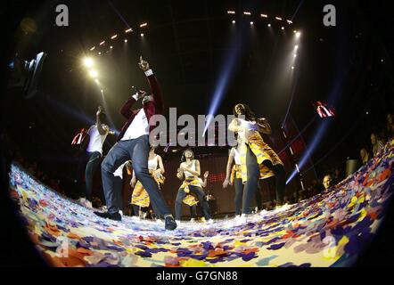 ESCLUSIVO Fuse ODG in diretta sul palco durante il Capital FM Jingle Bell Ball 2014 tenutosi presso la O2 Arena di Londra Foto Stock