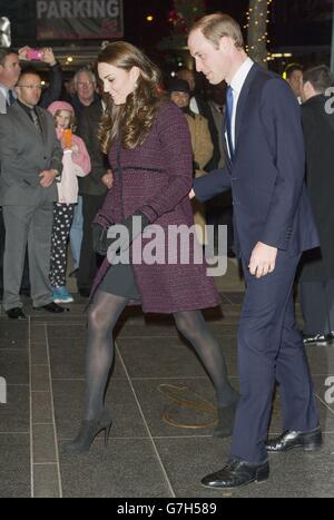 Il Duca e la Duchessa di Cambridge arrivano al Carlyle Hotel di New York, Stati Uniti, mentre iniziano una visita di tre giorni in America. Foto Stock