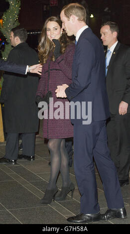 Il Duca e la Duchessa di Cambridge arrivano al Carlyle Hotel di New York, Stati Uniti, mentre iniziano una visita di tre giorni in America. Foto Stock