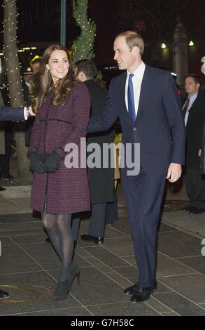 Il Duca e la Duchessa di Cambridge arrivano al Carlyle Hotel di New York, Stati Uniti, mentre iniziano una visita di tre giorni in America. Foto Stock