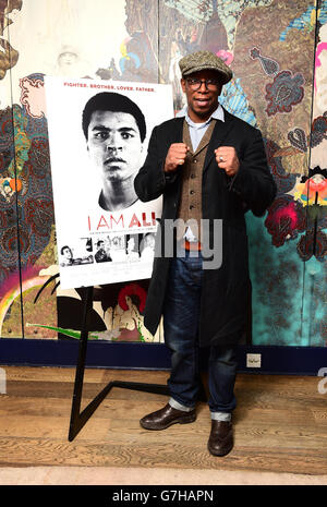 L'ex calciatore dell'Arsenal e dell'Inghilterra Ian Wright partecipa alla proiezione del film, i Am Ali, presso l'Hospital Club nel centro di Londra. Foto Stock