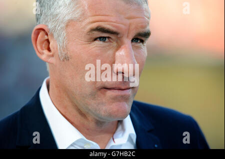 Allenatore Mirko Slomka, H96, ritratto, Bundesliga, il campionato federale, 1. FC Koeln - Hannover 96 2:0, RheinEnergieStadion, Colonia Foto Stock