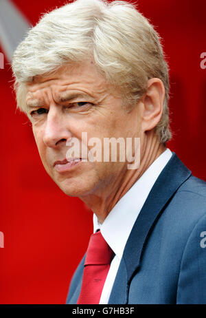 Arsène Wenger, manager di Arsenal Football durante il test match tra FC Colonia 1-2 Arsenal, Rhein-Energie-Stadion, Colonia Foto Stock