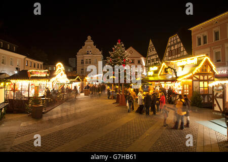 Mercatino di Natale in Alter Markt square, Unna, zona della Ruhr, Renania settentrionale-Vestfalia, PublicGround Foto Stock