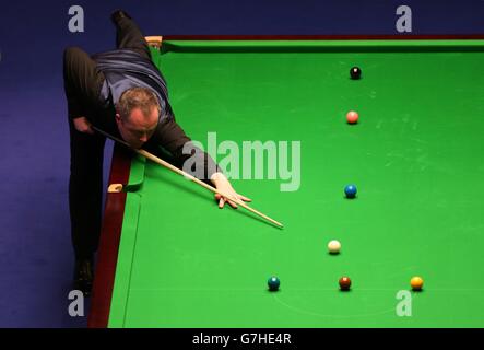 Snooker - 2014 Coral UK Championship - Day Seven - Barbican Center. John Higgins durante la sua partita con Matthew Stevens durante il Coral UK Championship 2014 al Barbican Center di York. Foto Stock