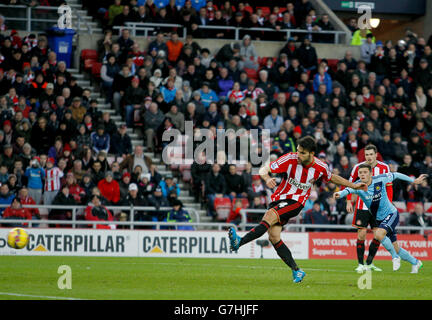 Calcio - Barclays Premier League - Sunderland / West Ham United - Stadio della luce. Jordi Gomez di Sunderland segna dal posto durante la partita della Barclays Premier League allo Stadium of Light di Sunderland. Foto Stock