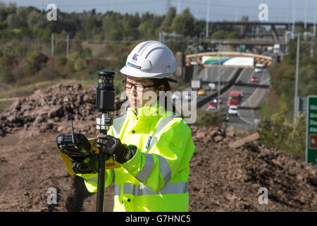 Donna cinese surveyor su posizione Foto Stock