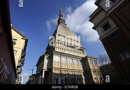 Vista generale della Mole Antonelliana di Torino che ospita L'ascensore panoramico e il Museo del Cinema Foto Stock