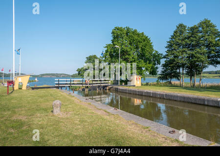 Il primo blocco di Gota Canal al Mem durante la festa di mezza estate in Svezia. Foto Stock