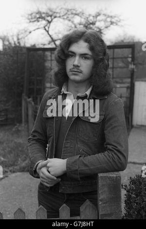 Bob Harris, 18 anni, che era una guardia sul treno della metropolitana durante il disastro alla stazione di Moorgate, nella sua casa a Lee, nel sud di Londra. Foto Stock