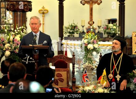 Il Principe di Galles durante il suo discorso alla congregazione, come parte della sua visita alla Cattedrale di San Tommaso, la Chiesa Siro-Ortodossa ad Acton West London, dove ha incontrato i membri della congregazione dall'Iraq e dalla Siria che sono fuggiti dalla persecuzione. Foto Stock