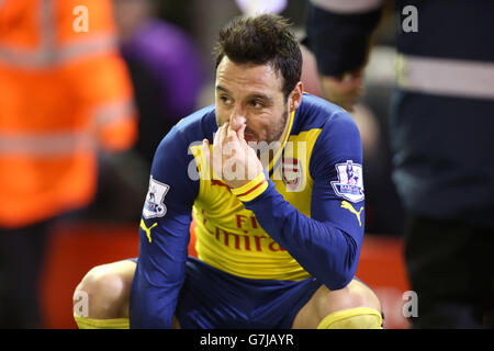 L'Arsenal's Santi Cazorla sembra deposto durante la partita della Barclays Premier League ad Anfield, Liverpool. Foto Stock