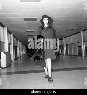 Miss Costa Rica Rosemarie Laprade arriva all'aeroporto di Heathrow per il concorso Miss World. Foto Stock