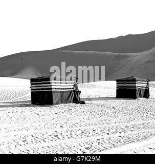 Empty Quarter e tenda nomade del popolo berbero in oman il vecchio deserto Foto Stock