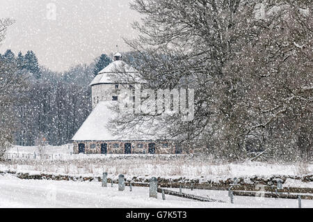 Vista di una coperta di neve Hovdala Castello nella regione Hassleholm. Hovdala Castle è un castello in Hassleholm comune, Scania, in modo Foto Stock