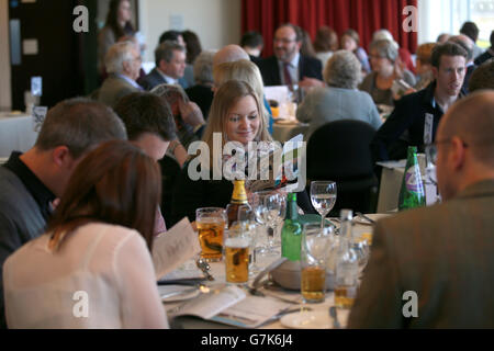 Horse Racing - Betfred Classic Chase giorno - Warwick Racecourse Foto Stock