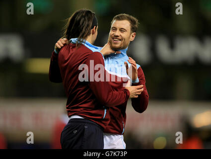 Calcio - fa Cup - terzo turno - Replay - Tottenham Hotspur v Burnley - White Hart Lane. George Boyd di Burnley (a sinistra) e Ashley Barnes Foto Stock