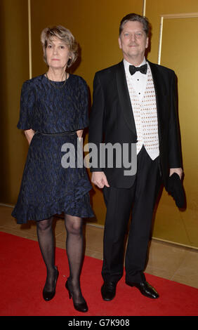 Andre Singer (a destra) partecipa al London Critics' Circle Film Awards al May Fair Hotel, nel centro di Londra. Foto Stock