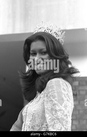 Miss World 1975 - Londra. Miss World, Wilnelia Merced di Porto Rico, la mattina dopo aver vinto il concorso. Foto Stock