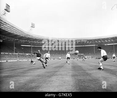 Calcio - FA centenario Match - Inghilterra e resto del mondo Foto Stock