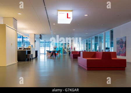 Città moderna hall di Utrecht con sala di attesa per i visitatori in Utrecht, Paesi Bassi Foto Stock