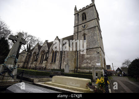 La tomba di Sir Winston Churchill nella chiesa di St. Martin a Bladon, Oxfordshire. Foto Stock