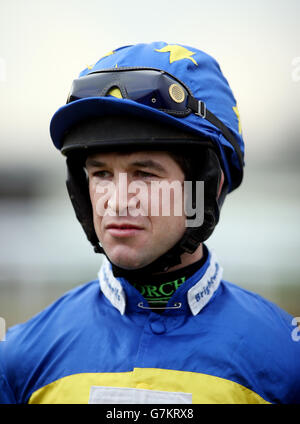 Corse di cavalli - Ippodromo di Warwick. Jockey Robert Dunne all'ippodromo di Warwick. Foto Stock