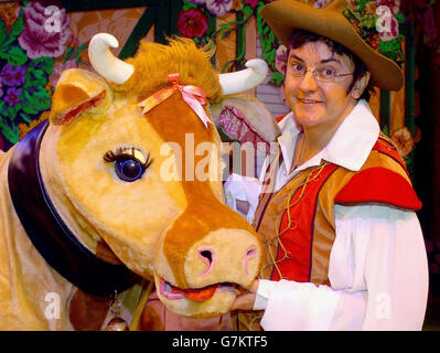 Sono una celebrità.... Get Me out of Here vincitore Joe Pasquale durante una fotocall prima della prima esecuzione di 'Jack and the Beantalk'. Foto Stock