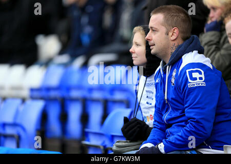 Calcio - fa Cup - quarto turno - Birmingham City / West Bromwich Albion - St Andrews. I sostenitori di Birmingham City in piedi prima del gioco. Foto Stock