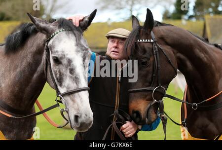 Horse Racing - Nicky Henderson visita stabile - Sette carriole maneggio Foto Stock