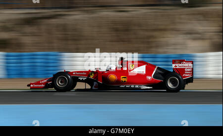 Formula uno - Test 2015 - giorno uno - circuito de Jerez. La Ferrari è Sebastian Vettel durante i test pre-stagione al circuito de Jerez di Jerez, in Spagna. Foto Stock