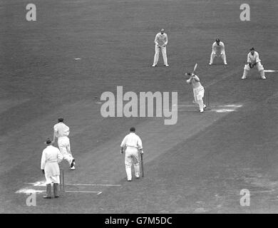 Cricket - 1930 County Championship - Surrey v Nottinghamshire - Giorno 2 - Kennington Oval, Londra Foto Stock