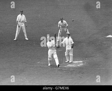 Cricket - 1925 County Championship - Surrey v Nottinghamshire - Giorno 1 - l'Ovale Foto Stock