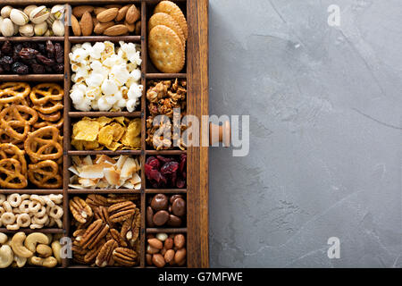 Varietà di spuntini salutari overhead shot Foto Stock