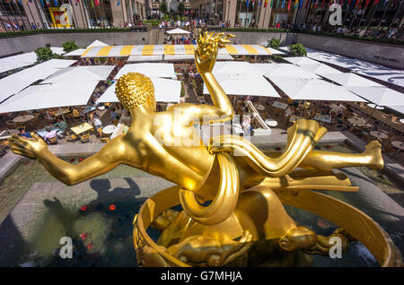 Prometeo statua in Rockefeller Center nel centro di Manhattan a New York City Foto Stock